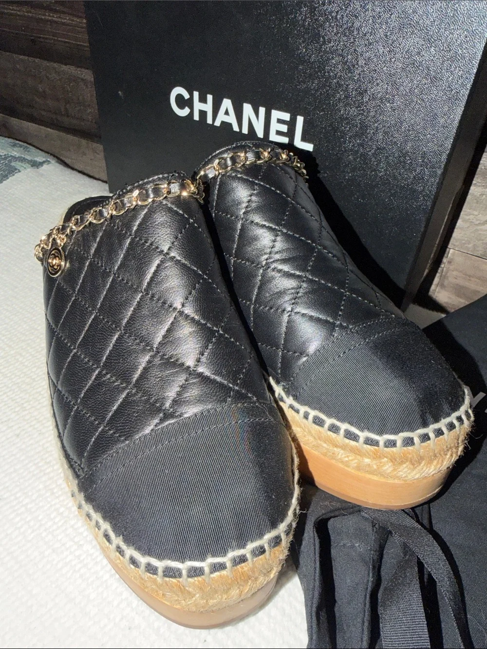 CHANEL wooden height wear